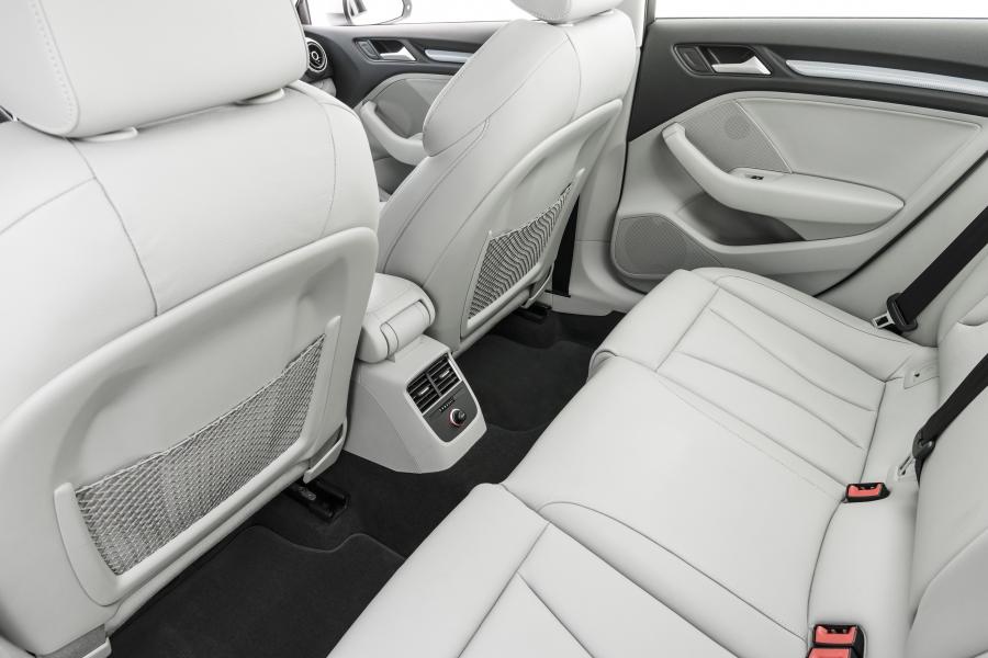 Интерьер Audi A3 Sedan 2.0 TFSI (8V) 2015 года  (LA) (фото 12 из 12)
